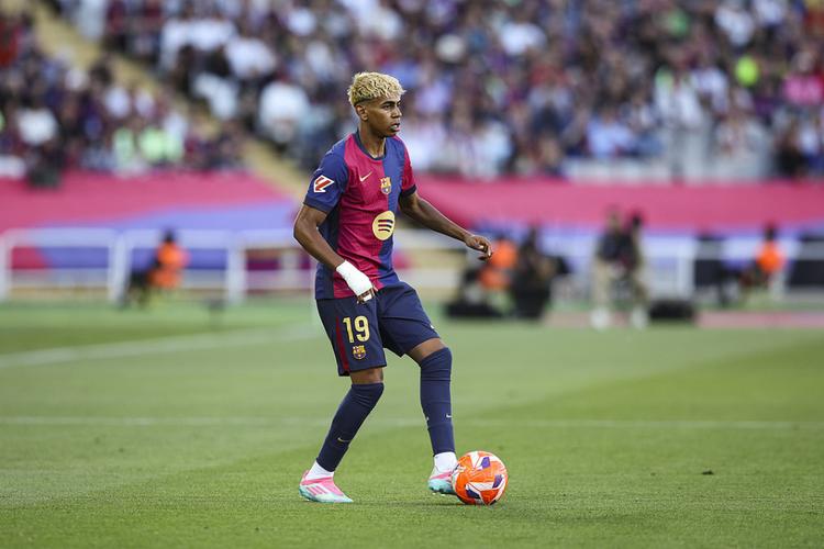 2月4日NBA看点：快船与保罗分手，对阵老鹰会有何影响？（2月4日NBA焦点：快船与保罗分道扬镳，迎战老鹰有何变数？）