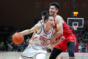 世预赛竞争激烈冷门频出（世预赛硝烟四起，爆冷迭出）