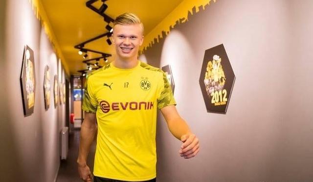 罗马诺：萨拉赫与斯洛特关系“接近破裂”，或今冬转战沙特（罗马诺称萨拉赫与斯洛特关系濒临破裂，冬窗或转投沙特）