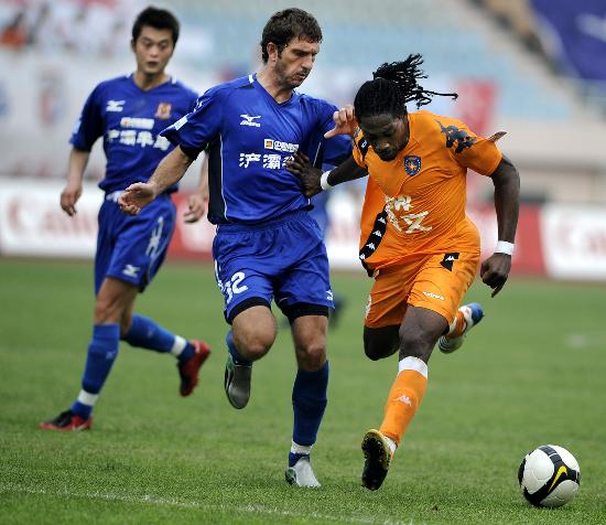 马卡：如果阿劳霍心理健康问题无法恢复，巴萨冬窗可能签中卫（马卡：若阿劳霍心理状况难以恢复，巴萨冬窗或引进中卫）