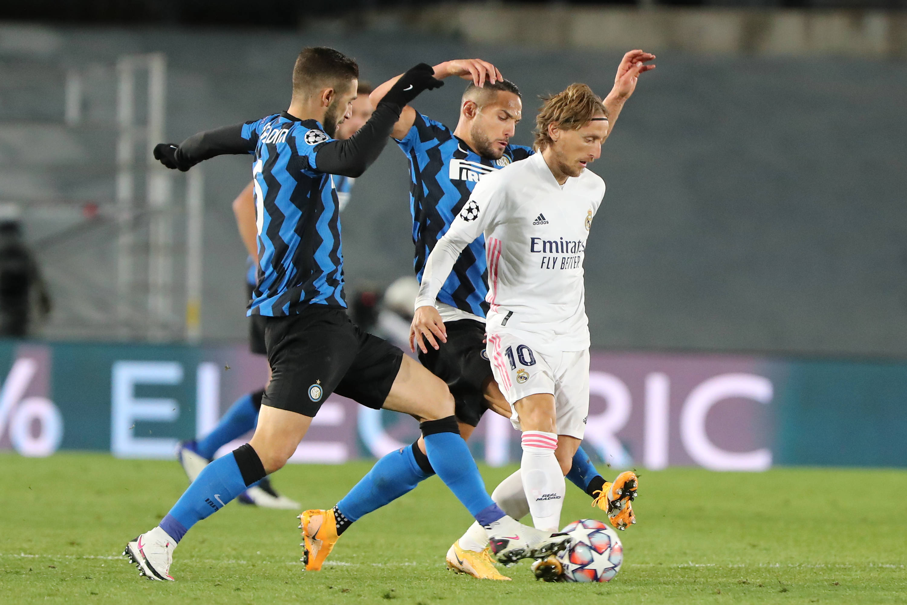 皇马0比2塞尔塔，巴尔韦德楚阿梅尼远射失准（皇马0-2不敌塞尔塔，巴尔韦德与楚阿梅尼远射无功）