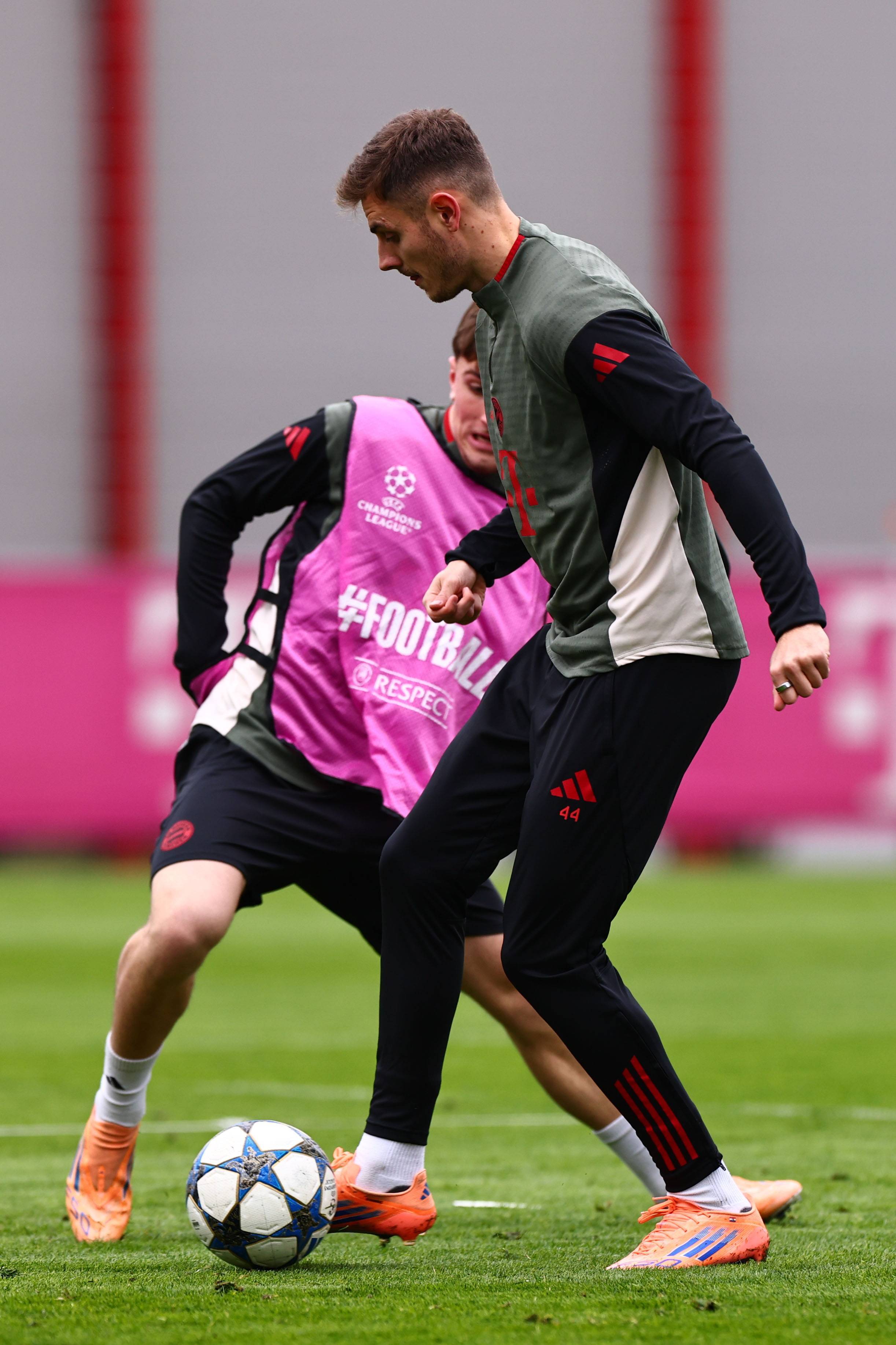 传闻：阿森纳持续关注雷恩中卫雅凯，计划未来求购（消息称阿森纳持续考察雷恩中卫雅凯，未来或将发起收购）