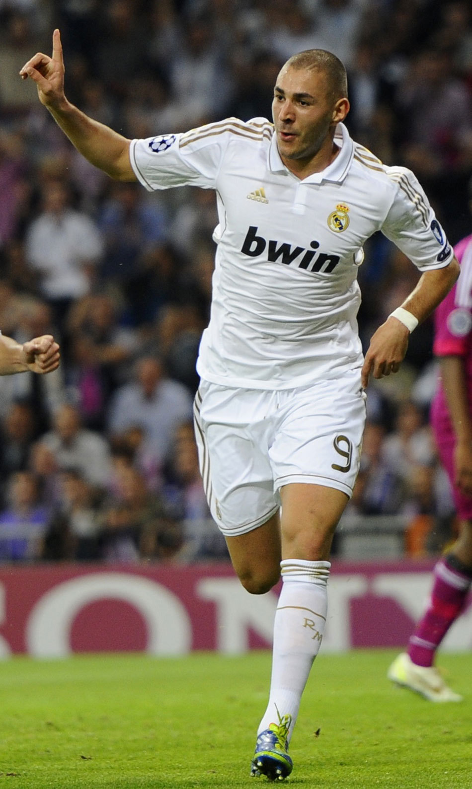 20场造9球! 贝林厄姆成皇马英格兰双重难题 他真的被高估了吗（20战制造9球，贝林厄姆成皇马与英格兰的双重困局，他真的被高估了？）